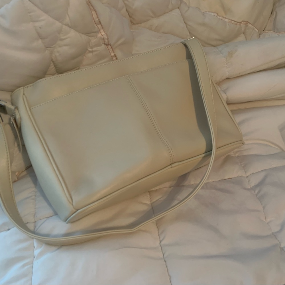 Vintage, Worthington Leather Handbag with 3 individual compartments.